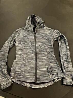Lululemon Hooded Define Jacket Size 4 Athleisure‎ Sporty Minimalist